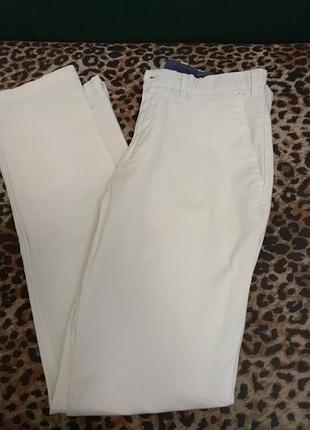 Білесенькі чоловічі брюки zara