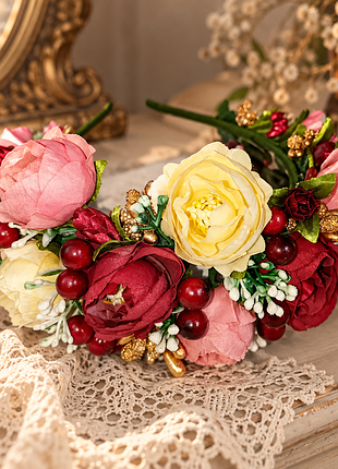 Український віночок з вишневих, рожевих та бежевих квітів+подарунок