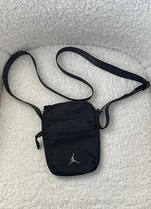 Сумка через плече jordan airborne / jumpman festival bag black (месенджер / кросбоді)