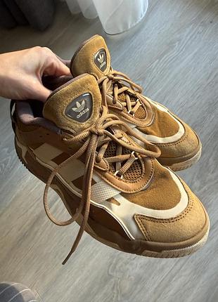 Кросівки жіночі adidas коричневі, бежеві, розмір 38