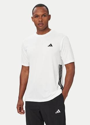 Спортивна футболка чоловіча біла adidas workout essentials base 3-stripes