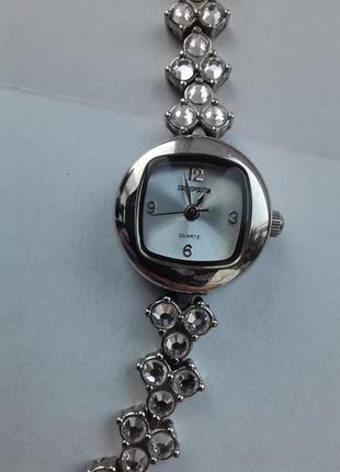 Дуже красиві годинник сріблястого кольору з камінням cosmopolitan2 фото