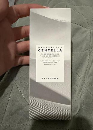 Сонцезахисний крем skin1004 madagascar centella tone brightening tone-up sunscreen spf50+ pa++++ 50 мл