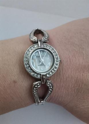 Шикарные часы серебристого цвета с камнями ralph klein2 фото