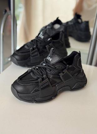 Классные стильные удобные черные женские кроссовки