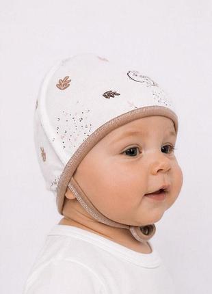 Чепчик на завязках футер babykroha коала белый с коричневым кантом