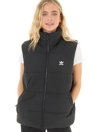 Черная женчая спортивная жилетка адидас adidas originals regular padded gilet vest, факт s, оригинал.