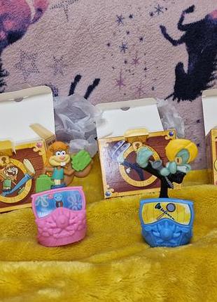 Колекційні іграшки з колаборації mcdonald's між spongebob squarepants (губка боб) та one piece фігурки перл кит сенсі чікс білка губка боб сквідвард