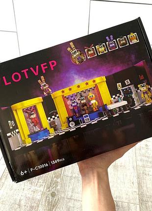 Великий конструктор fnaf п'ять ночей у фредді сцена з аніматроніками хорор конструктор піцерія фнаф freddy fazbear's pizza