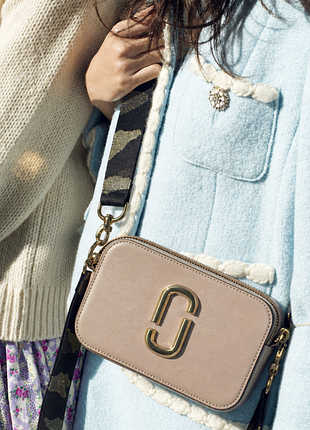 Это и есть то же маленькое удовольствие: кросс-боди marc jacobs