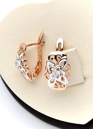 Резные серьги с белыми цирконами покрытие белым и розовым золотом 18к.