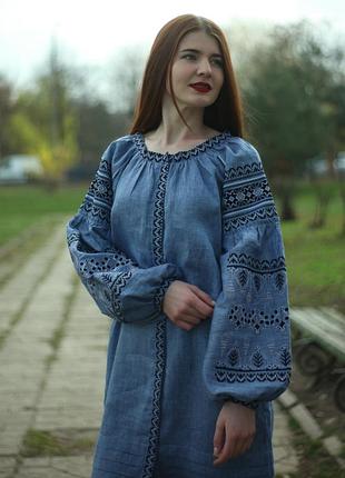 Жіноче плаття-вишиванка лляне синє міді в стилі бохо з геометричним орнаментом "гіларі" 42