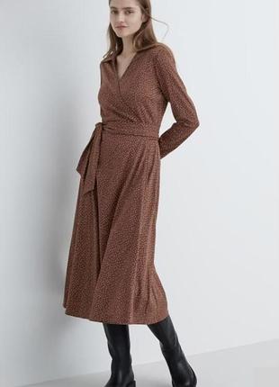 Неймовірна осіння сукня міді uniqlo трикотажна сукня міді на запах з люксової комелекції осіння міді сукня на запах в горошок