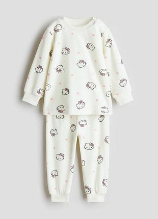 Гарна якісна велюрова піжама hello kitty на дівчинку 2/3р h&m