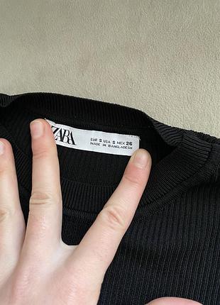 Жіночий чорний лонгслів zara в рубчик