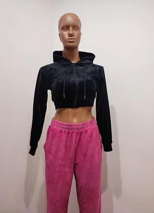Укороченное велюровое худи зепка refuge athletics xs-s / черная кроп кофта с капюшоном