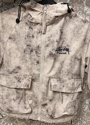 Куртка демісезонна для хлопчика stussy двостороння сіра з візерунками / чорна з малюнком