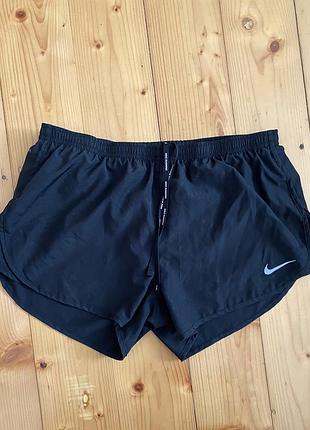 Жіночі бігові шорти nike dri-fit tempo у класичному чорному кольорі l