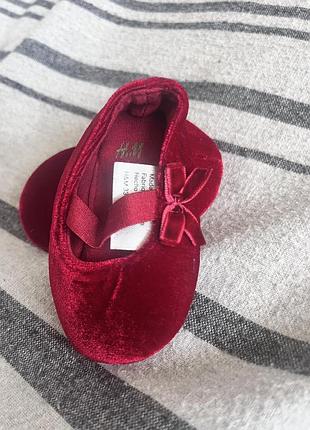 Ua: капці для дівчаток h&m червоні велюрові, на стопу до 10 см