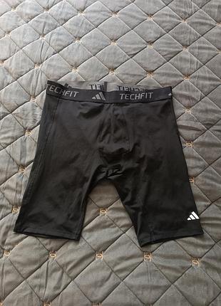 Черные компрессивные шорты adidas techfit