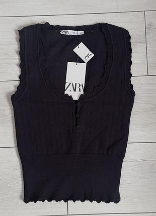 Чорний трикотажний топ zara з ґудзиками