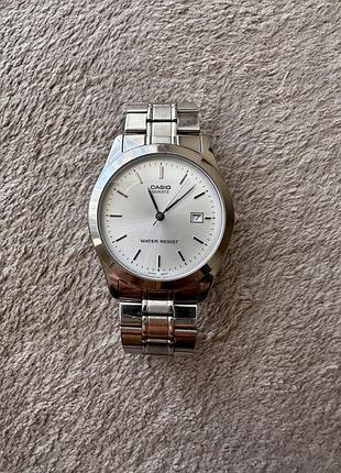 Годинник casio