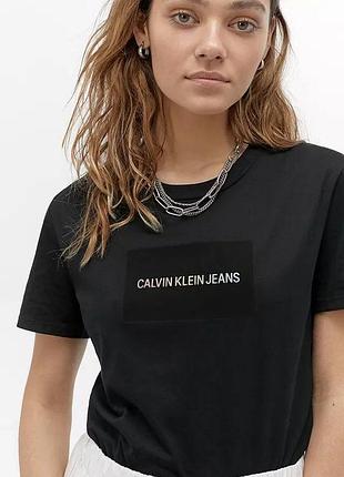 Чорна базова футболка від calvin klein