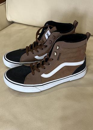 Высокие кеды vans filmore hi vansguard в коричневом и черном цветах. размер 38.5, стелька 24.5 см