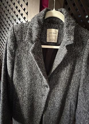 Пальто zara basic длины миди.