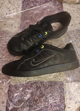 Кросівки унісекс nike чорні устілка 25см.