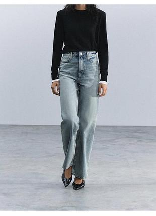Класичні жіночі джинси світло-блакитного кольору (light wash denim)