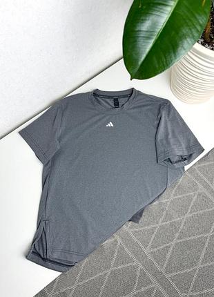 Спортивна футболка adidas