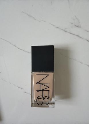 Тональний крем nars