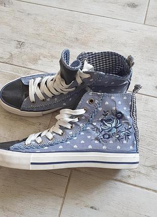 Жіночі кеди krüger madl (модель heartbreaker, блакитні / krüger sneaker heartbreaker) у традиційному/фольклорному стилі (трахтен