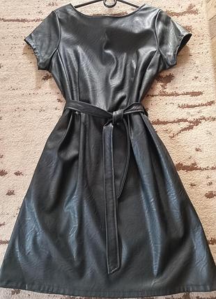 Італійське sassyclassy cексі, шкіряне, здатне дихати коротке, супер якісне, нове, красиве плаття.