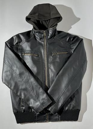 Мужская куртка бомбер guess с капюшоном (экокожа), размер m