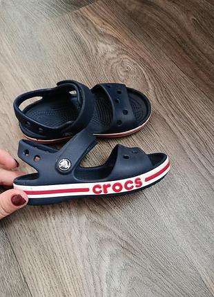 Босоніжки та сандалі для дітей crocs сині, розмір c9, довжина устілки 16,5 см