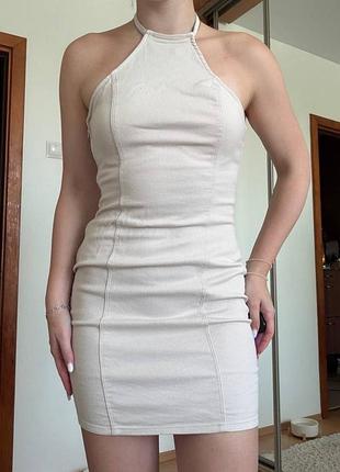 Джинсовое облегающее бежевое мини платье на шею halter neck h&amp;m открытое спина