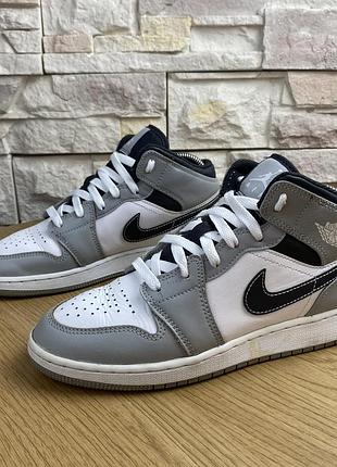 Оригінальні кросівки air jordan 1 mid