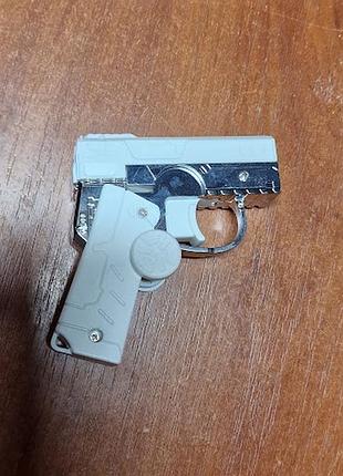 Газова запальничка spinner складна вітрозахисна з червоним полум’ям біла (2250)
