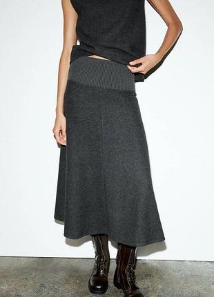 Спідничка в рубчик від zara міді