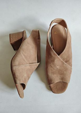 Замшевые босоножки clarks 2