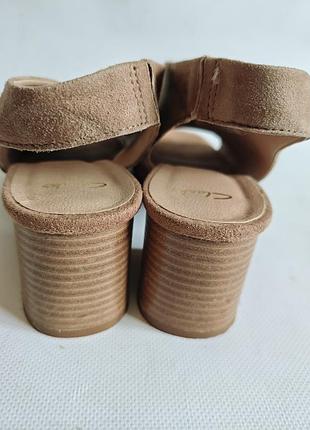 Замшевые босоножки clarks 6