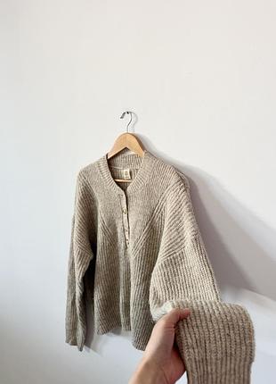 Теплий светр urban outfitters🌿