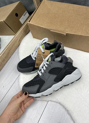Нові кросівки nike huarache розмір 38
