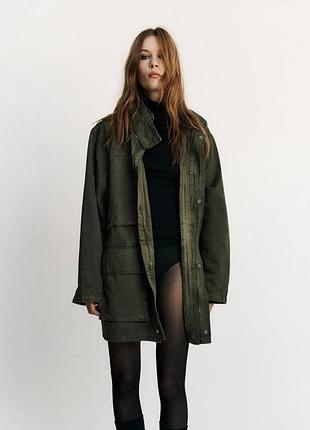Жіноча довга парка з високим комірцем під джинс zara