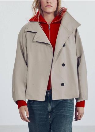 Жіноча коротка парка з капюшоном із водовідштовхувальної тканини zara