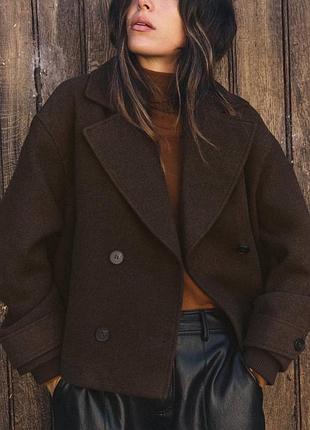 Жіноче коротке двобортне пальто zara