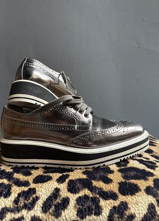 Туфлі оксфорди від prada.  розмір 37,5.
