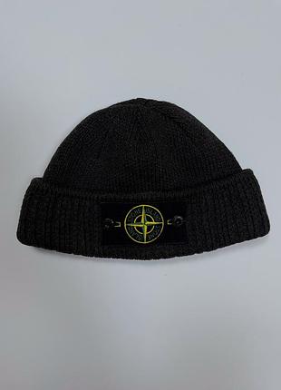 Stone island винтажная темно серая вязаная короткая шапка бини с патчем